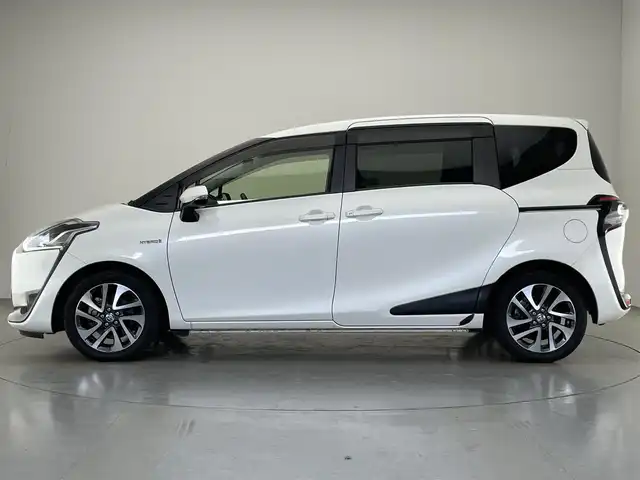 トヨタ シエンタ ハイブリッド G クエロ 愛知県 2017(平29)年 7万km ホワイトパールクリスタルシャイン 純正ナビ　シートヒーター　ドラレコ　禁煙　バックカメラ　両側パワスラ　ＥＴＣ　セーフティセンス　衝突軽減　車線逸脱　ワイパーデアイサー　ＬＥＤオートライト　フォグランプ　純正ＯＰ１６ＡＷ　ハーフレザー