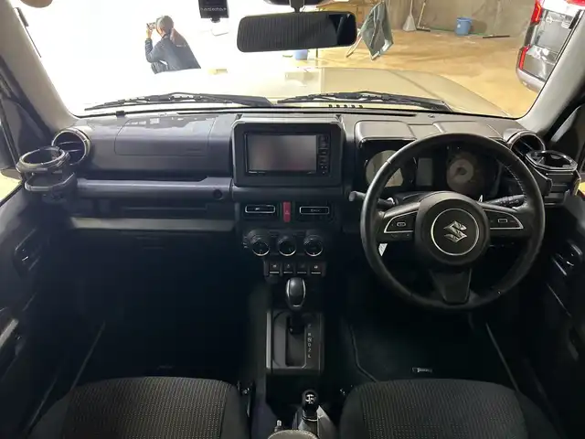 スズキ ジムニー XC 神奈川県 2022(令4)年 1.6万km 茶 ４WD/SDナビゲーション【CN-HE01WD】/バックカメラ/ETC/セーフティサポート/クルーズコントロール/シートヒーター前席/ドライブレコーダー前後/スマートキー/スペアキー/プッシュスタート/フロアマット/純正16インチアルミホイール/背面タイヤ/LEDヘッドライト/オートライト/ハイビームアシスト/フォグランプ/ヘッドライトウォッシャー/衝突軽減システム/誤発進抑制機能/車線逸脱警報/ふらつき警報機能/標識認識機能/ダウンヒルアシストコントロール