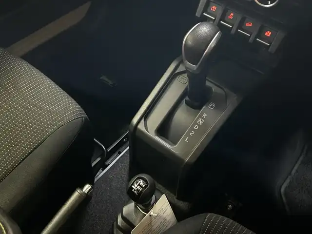 スズキ ジムニー XC 神奈川県 2022(令4)年 1.6万km 茶 ４WD/SDナビゲーション【CN-HE01WD】/バックカメラ/ETC/セーフティサポート/クルーズコントロール/シートヒーター前席/ドライブレコーダー前後/スマートキー/スペアキー/プッシュスタート/フロアマット/純正16インチアルミホイール/背面タイヤ/LEDヘッドライト/オートライト/ハイビームアシスト/フォグランプ/ヘッドライトウォッシャー/衝突軽減システム/誤発進抑制機能/車線逸脱警報/ふらつき警報機能/標識認識機能/ダウンヒルアシストコントロール