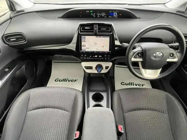 トヨタ プリウス Sセーフティプラス 山形県 2017(平29)年 7.3万km ホワイトパールクリスタルシャイン 4WD/衝突被害軽減システム/純正SDナビ/　　【CD DVD BT フルセグ MSV】/バックカメラ/レーダークルーズコントロール/LEDオートライト/純正15インチアルミホイール/アイドリングストップ/コーナーセンサー/パーキングアシスト/純正フロアマット/電動格納ウィンカーミラー/ドアバイザー/スマートキー/ETC