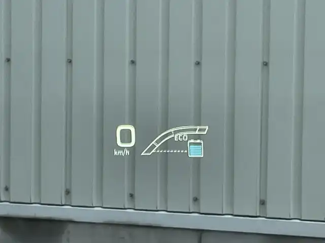 トヨタ プリウス Sセーフティプラス 山形県 2017(平29)年 7.3万km ホワイトパールクリスタルシャイン 4WD/衝突被害軽減システム/純正SDナビ/　　【CD DVD BT フルセグ MSV】/バックカメラ/レーダークルーズコントロール/LEDオートライト/純正15インチアルミホイール/アイドリングストップ/コーナーセンサー/パーキングアシスト/純正フロアマット/電動格納ウィンカーミラー/ドアバイザー/スマートキー/ETC