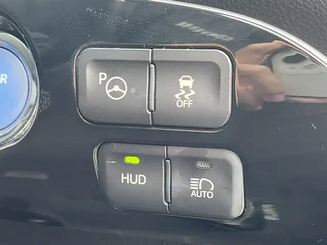 トヨタ プリウス Sセーフティプラス 山形県 2017(平29)年 7.3万km ホワイトパールクリスタルシャイン 4WD/衝突被害軽減システム/純正SDナビ/　　【CD DVD BT フルセグ MSV】/バックカメラ/レーダークルーズコントロール/LEDオートライト/純正15インチアルミホイール/アイドリングストップ/コーナーセンサー/パーキングアシスト/純正フロアマット/電動格納ウィンカーミラー/ドアバイザー/スマートキー/ETC