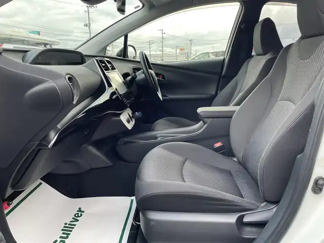 トヨタ プリウス Sセーフティプラス 山形県 2017(平29)年 7.3万km ホワイトパールクリスタルシャイン 4WD/衝突被害軽減システム/純正SDナビ/　　【CD DVD BT フルセグ MSV】/バックカメラ/レーダークルーズコントロール/LEDオートライト/純正15インチアルミホイール/アイドリングストップ/コーナーセンサー/パーキングアシスト/純正フロアマット/電動格納ウィンカーミラー/ドアバイザー/スマートキー/ETC