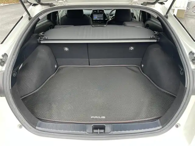 トヨタ プリウス Sセーフティプラス 山形県 2017(平29)年 7.3万km ホワイトパールクリスタルシャイン 4WD/衝突被害軽減システム/純正SDナビ/　　【CD DVD BT フルセグ MSV】/バックカメラ/レーダークルーズコントロール/LEDオートライト/純正15インチアルミホイール/アイドリングストップ/コーナーセンサー/パーキングアシスト/純正フロアマット/電動格納ウィンカーミラー/ドアバイザー/スマートキー/ETC