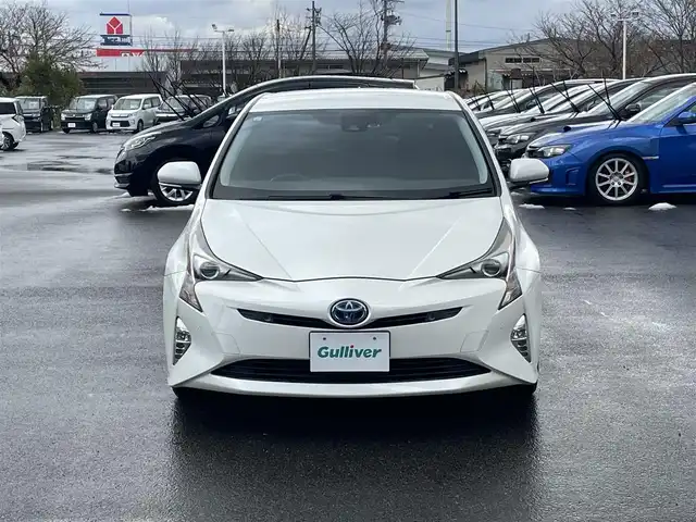 トヨタ プリウス Sセーフティプラス 山形県 2017(平29)年 7.3万km ホワイトパールクリスタルシャイン 4WD/衝突被害軽減システム/純正SDナビ/　　【CD DVD BT フルセグ MSV】/バックカメラ/レーダークルーズコントロール/LEDオートライト/純正15インチアルミホイール/アイドリングストップ/コーナーセンサー/パーキングアシスト/純正フロアマット/電動格納ウィンカーミラー/ドアバイザー/スマートキー/ETC