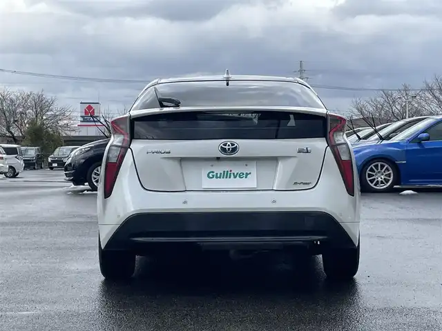 トヨタ プリウス Sセーフティプラス 山形県 2017(平29)年 7.3万km ホワイトパールクリスタルシャイン 4WD/衝突被害軽減システム/純正SDナビ/　　【CD DVD BT フルセグ MSV】/バックカメラ/レーダークルーズコントロール/LEDオートライト/純正15インチアルミホイール/アイドリングストップ/コーナーセンサー/パーキングアシスト/純正フロアマット/電動格納ウィンカーミラー/ドアバイザー/スマートキー/ETC