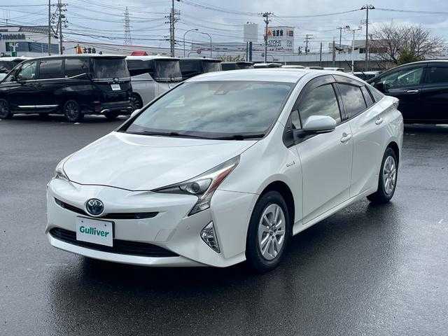 トヨタ プリウス Sセーフティプラス 山形県 2017(平29)年 7.3万km ホワイトパールクリスタルシャイン 4WD/衝突被害軽減システム/純正SDナビ/　　【CD DVD BT フルセグ MSV】/バックカメラ/レーダークルーズコントロール/LEDオートライト/純正15インチアルミホイール/アイドリングストップ/コーナーセンサー/パーキングアシスト/純正フロアマット/電動格納ウィンカーミラー/ドアバイザー/スマートキー/ETC