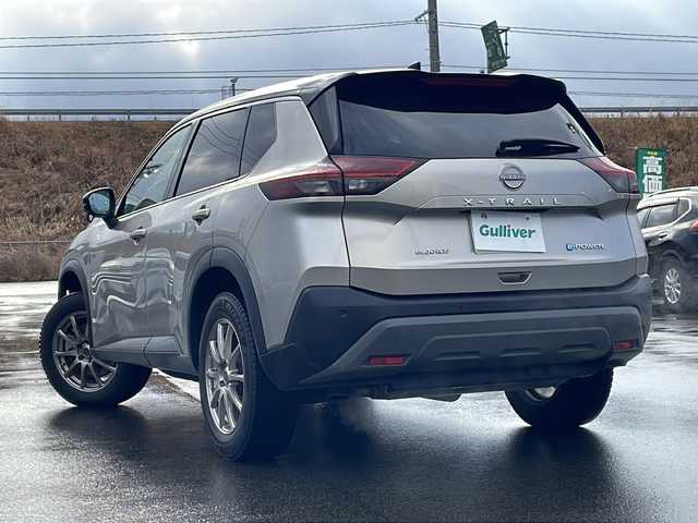 日産 エクストレイル X e－4ORCE 青森県 2023(令5)年 1.7万km ゴールド ・ワンオーナー/・プロパイロット/・レーダークルーズコントロール/・レーンキープアシスト/・プロパイロットパーキング/・ディスプレイオーディオ/・バックカメラ/・Bluetooth/HDMI/・ETC/・電子式パーキングブレーキ/・パワーバックドア/・純正エンジンスターター/・スマートキー/・スペアキー有/・シートヒーター/・純正夏タイヤAW付積込/・保証書・取説あり/・カラーコード【XEW】/・シェルブロンド/スーパーブラック
