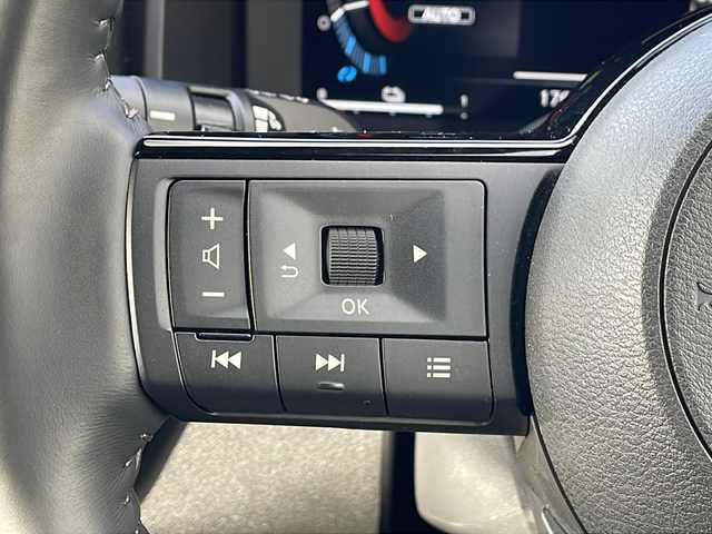 日産 エクストレイル X e－4ORCE 青森県 2023(令5)年 1.7万km ゴールド ・ワンオーナー/・プロパイロット/・レーダークルーズコントロール/・レーンキープアシスト/・プロパイロットパーキング/・ディスプレイオーディオ/・バックカメラ/・Bluetooth/HDMI/・ETC/・電子式パーキングブレーキ/・パワーバックドア/・純正エンジンスターター/・スマートキー/・スペアキー有/・シートヒーター/・純正夏タイヤAW付積込/・保証書・取説あり/・カラーコード【XEW】/・シェルブロンド/スーパーブラック