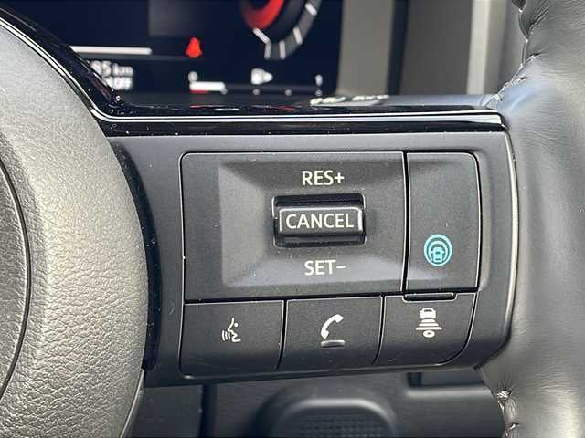 日産 エクストレイル X e－4ORCE 青森県 2023(令5)年 1.7万km ゴールド ・ワンオーナー/・プロパイロット/・レーダークルーズコントロール/・レーンキープアシスト/・プロパイロットパーキング/・ディスプレイオーディオ/・バックカメラ/・Bluetooth/HDMI/・ETC/・電子式パーキングブレーキ/・パワーバックドア/・純正エンジンスターター/・スマートキー/・スペアキー有/・シートヒーター/・純正夏タイヤAW付積込/・保証書・取説あり/・カラーコード【XEW】/・シェルブロンド/スーパーブラック