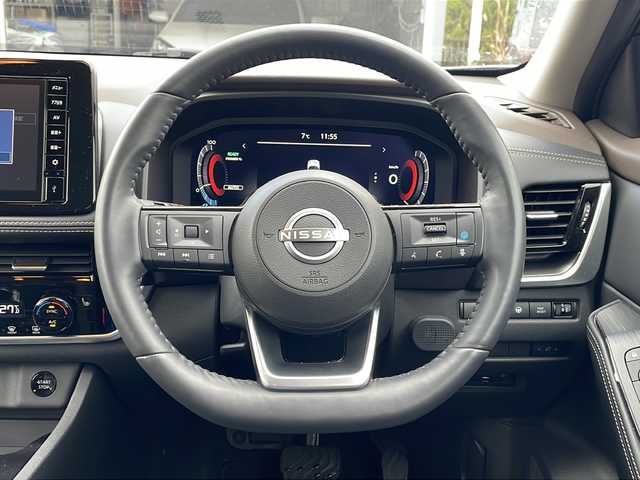 日産 エクストレイル X e－4ORCE 青森県 2023(令5)年 1.7万km ゴールド ・ワンオーナー/・プロパイロット/・レーダークルーズコントロール/・レーンキープアシスト/・プロパイロットパーキング/・ディスプレイオーディオ/・バックカメラ/・Bluetooth/HDMI/・ETC/・電子式パーキングブレーキ/・パワーバックドア/・純正エンジンスターター/・スマートキー/・スペアキー有/・シートヒーター/・純正夏タイヤAW付積込/・保証書・取説あり/・カラーコード【XEW】/・シェルブロンド/スーパーブラック