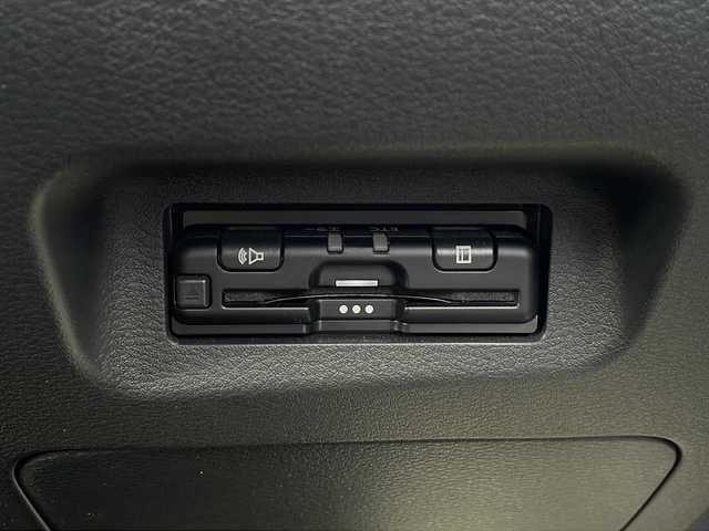 日産 エクストレイル X e－4ORCE 青森県 2023(令5)年 1.7万km ゴールド ・ワンオーナー/・プロパイロット/・レーダークルーズコントロール/・レーンキープアシスト/・プロパイロットパーキング/・ディスプレイオーディオ/・バックカメラ/・Bluetooth/HDMI/・ETC/・電子式パーキングブレーキ/・パワーバックドア/・純正エンジンスターター/・スマートキー/・スペアキー有/・シートヒーター/・純正夏タイヤAW付積込/・保証書・取説あり/・カラーコード【XEW】/・シェルブロンド/スーパーブラック