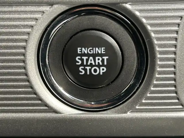 スズキ スペーシア カスタム HYBRID XS ターボ 福岡県 2022(令4)年 2.5万km ピュアホワイトP Panasonic8インチナビ/（CD/DVD/TV/AM/FM/Bluetooth）/全方位カメラ/バックカメラ/両側パワースライドドア/ヘッドアップディスプレイ/サーキュレーター/シートヒーターD席/ETC/後席サンシェード/レーダークルーズコントロール/純正15インチアルミホイール/パドルシフト/後席テーブル/クリアランスソナー/プリクラッシュ/レーンキープアリスト/横滑り防止装置/アイドリングストップ/LEDヘッドライト/ISOFIX/ドアバイザー/ステアリングスイッチ/電格ミラー/フォグランプ/スマートキー/スペアキー