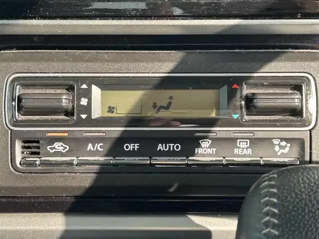 スズキ スペーシア カスタム HYBRID XS ターボ 福岡県 2022(令4)年 2.5万km ピュアホワイトP Panasonic8インチナビ/（CD/DVD/TV/AM/FM/Bluetooth）/全方位カメラ/バックカメラ/両側パワースライドドア/ヘッドアップディスプレイ/サーキュレーター/シートヒーターD席/ETC/後席サンシェード/レーダークルーズコントロール/純正15インチアルミホイール/パドルシフト/後席テーブル/クリアランスソナー/プリクラッシュ/レーンキープアリスト/横滑り防止装置/アイドリングストップ/LEDヘッドライト/ISOFIX/ドアバイザー/ステアリングスイッチ/電格ミラー/フォグランプ/スマートキー/スペアキー