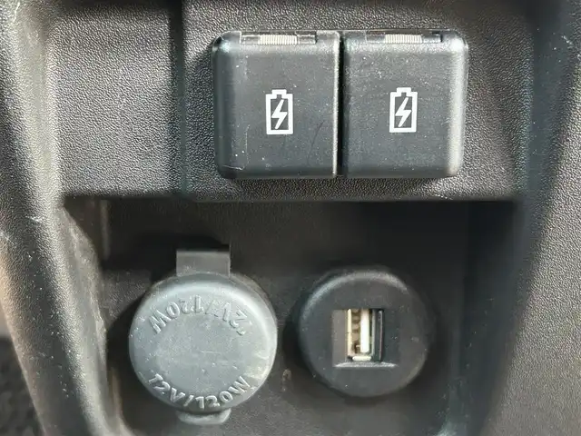 スズキ スペーシア カスタム HYBRID XS ターボ 福岡県 2022(令4)年 2.5万km ピュアホワイトP Panasonic8インチナビ/（CD/DVD/TV/AM/FM/Bluetooth）/全方位カメラ/バックカメラ/両側パワースライドドア/ヘッドアップディスプレイ/サーキュレーター/シートヒーターD席/ETC/後席サンシェード/レーダークルーズコントロール/純正15インチアルミホイール/パドルシフト/後席テーブル/クリアランスソナー/プリクラッシュ/レーンキープアリスト/横滑り防止装置/アイドリングストップ/LEDヘッドライト/ISOFIX/ドアバイザー/ステアリングスイッチ/電格ミラー/フォグランプ/スマートキー/スペアキー