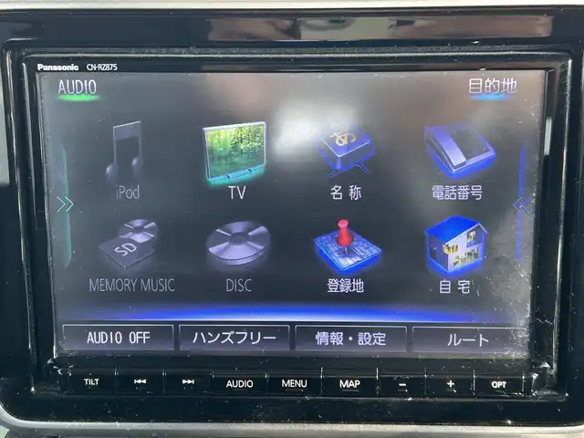スズキ スペーシア カスタム HYBRID XS ターボ 福岡県 2022(令4)年 2.5万km ピュアホワイトP Panasonic8インチナビ/（CD/DVD/TV/AM/FM/Bluetooth）/全方位カメラ/バックカメラ/両側パワースライドドア/ヘッドアップディスプレイ/サーキュレーター/シートヒーターD席/ETC/後席サンシェード/レーダークルーズコントロール/純正15インチアルミホイール/パドルシフト/後席テーブル/クリアランスソナー/プリクラッシュ/レーンキープアリスト/横滑り防止装置/アイドリングストップ/LEDヘッドライト/ISOFIX/ドアバイザー/ステアリングスイッチ/電格ミラー/フォグランプ/スマートキー/スペアキー