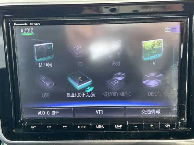 スズキ スペーシア カスタム HYBRID XS ターボ 福岡県 2022(令4)年 2.5万km ピュアホワイトP Panasonic8インチナビ/（CD/DVD/TV/AM/FM/Bluetooth）/全方位カメラ/バックカメラ/両側パワースライドドア/ヘッドアップディスプレイ/サーキュレーター/シートヒーターD席/ETC/後席サンシェード/レーダークルーズコントロール/純正15インチアルミホイール/パドルシフト/後席テーブル/クリアランスソナー/プリクラッシュ/レーンキープアリスト/横滑り防止装置/アイドリングストップ/LEDヘッドライト/ISOFIX/ドアバイザー/ステアリングスイッチ/電格ミラー/フォグランプ/スマートキー/スペアキー