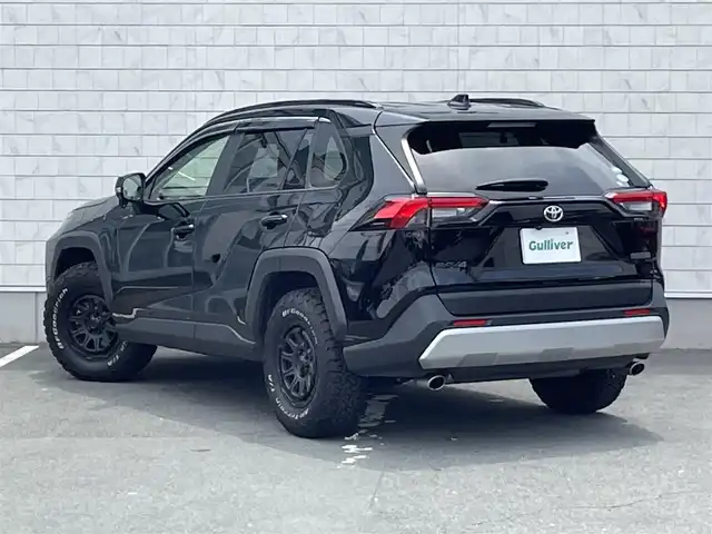 トヨタ ＲＡＶ４ アドベンチャー 愛知県 2021(令3)年 3.1万km アティチュードブラックマイカ ・純正ディスプレイオーディオ（ナビなし）/・バックカメラ/・CD/DVD再生/・ETC/・Bluetooth/USB接続/・MTモード付きAT/・アダプティブクルーズコントロール/・パワーシート（D/N）/・社外製フロアマット/・オールテレーンタイヤ/・MONZA HI-BKOCK REGULES 16インチアルミホイール/・LEDヘッドライト/・オートマチックハイビーム/・コーナーセンサー/・横滑り防止装置/・衝突軽減ブレーキ/・レーンキープアシスト/・電動パーキングブレーキ/・ブレーキホールド/・ルーフレール/・ドライブレコーダー（前後）/・充電用USBポート（4個）/・ダウンヒルコントロールアシスト