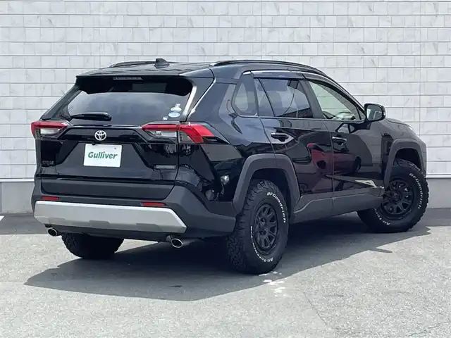 トヨタ ＲＡＶ４ アドベンチャー 愛知県 2021(令3)年 3.1万km アティチュードブラックマイカ ・純正ディスプレイオーディオ（ナビなし）/・バックカメラ/・CD/DVD再生/・ETC/・Bluetooth/USB接続/・MTモード付きAT/・アダプティブクルーズコントロール/・パワーシート（D/N）/・社外製フロアマット/・オールテレーンタイヤ/・MONZA HI-BKOCK REGULES 16インチアルミホイール/・LEDヘッドライト/・オートマチックハイビーム/・コーナーセンサー/・横滑り防止装置/・衝突軽減ブレーキ/・レーンキープアシスト/・電動パーキングブレーキ/・ブレーキホールド/・ルーフレール/・ドライブレコーダー（前後）/・充電用USBポート（4個）/・ダウンヒルコントロールアシスト