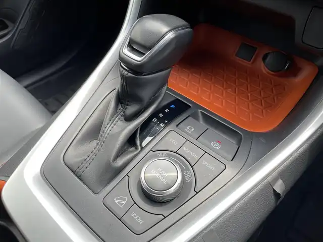 トヨタ ＲＡＶ４ アドベンチャー 愛知県 2021(令3)年 3.1万km アティチュードブラックマイカ ・純正ディスプレイオーディオ（ナビなし）/・バックカメラ/・CD/DVD再生/・ETC/・Bluetooth/USB接続/・MTモード付きAT/・アダプティブクルーズコントロール/・パワーシート（D/N）/・社外製フロアマット/・オールテレーンタイヤ/・MONZA HI-BKOCK REGULES 16インチアルミホイール/・LEDヘッドライト/・オートマチックハイビーム/・コーナーセンサー/・横滑り防止装置/・衝突軽減ブレーキ/・レーンキープアシスト/・電動パーキングブレーキ/・ブレーキホールド/・ルーフレール/・ドライブレコーダー（前後）/・充電用USBポート（4個）/・ダウンヒルコントロールアシスト