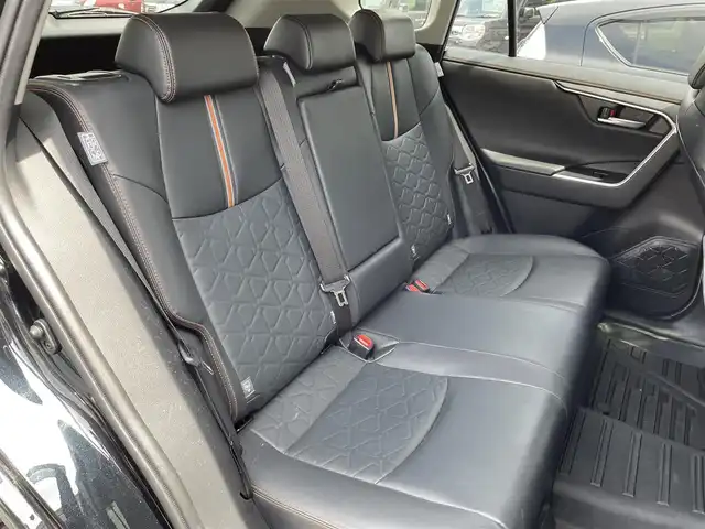 トヨタ ＲＡＶ４ アドベンチャー 愛知県 2021(令3)年 3.1万km アティチュードブラックマイカ ・純正ディスプレイオーディオ（ナビなし）/・バックカメラ/・CD/DVD再生/・ETC/・Bluetooth/USB接続/・MTモード付きAT/・アダプティブクルーズコントロール/・パワーシート（D/N）/・社外製フロアマット/・オールテレーンタイヤ/・MONZA HI-BKOCK REGULES 16インチアルミホイール/・LEDヘッドライト/・オートマチックハイビーム/・コーナーセンサー/・横滑り防止装置/・衝突軽減ブレーキ/・レーンキープアシスト/・電動パーキングブレーキ/・ブレーキホールド/・ルーフレール/・ドライブレコーダー（前後）/・充電用USBポート（4個）/・ダウンヒルコントロールアシスト