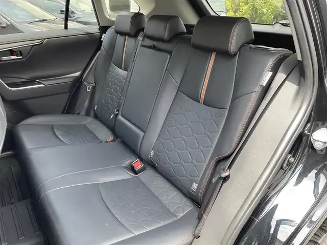 トヨタ ＲＡＶ４ アドベンチャー 愛知県 2021(令3)年 3.1万km アティチュードブラックマイカ ・純正ディスプレイオーディオ（ナビなし）/・バックカメラ/・CD/DVD再生/・ETC/・Bluetooth/USB接続/・MTモード付きAT/・アダプティブクルーズコントロール/・パワーシート（D/N）/・社外製フロアマット/・オールテレーンタイヤ/・MONZA HI-BKOCK REGULES 16インチアルミホイール/・LEDヘッドライト/・オートマチックハイビーム/・コーナーセンサー/・横滑り防止装置/・衝突軽減ブレーキ/・レーンキープアシスト/・電動パーキングブレーキ/・ブレーキホールド/・ルーフレール/・ドライブレコーダー（前後）/・充電用USBポート（4個）/・ダウンヒルコントロールアシスト