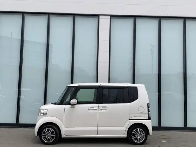 ホンダ Ｎ ＢＯＸ SSパッケージ 大阪府 2015(平27)年 5.6万km プレミアムホワイトパール 純正ナビ/   TV/CD/DVD/Bluetooth/バックモニター/両側パワースライドドア/アイドリングストップ/横滑り防止装置/ステアリングスイッチ/前後ドライブレコーダー/純正フロアマット/プッシュスタート/スマートキー/ETC /禁煙車