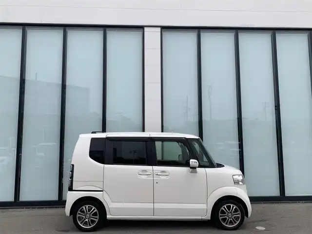 ホンダ Ｎ ＢＯＸ SSパッケージ 大阪府 2015(平27)年 5.6万km プレミアムホワイトパール 純正ナビ/   TV/CD/DVD/Bluetooth/バックモニター/両側パワースライドドア/アイドリングストップ/横滑り防止装置/ステアリングスイッチ/前後ドライブレコーダー/純正フロアマット/プッシュスタート/スマートキー/ETC /禁煙車
