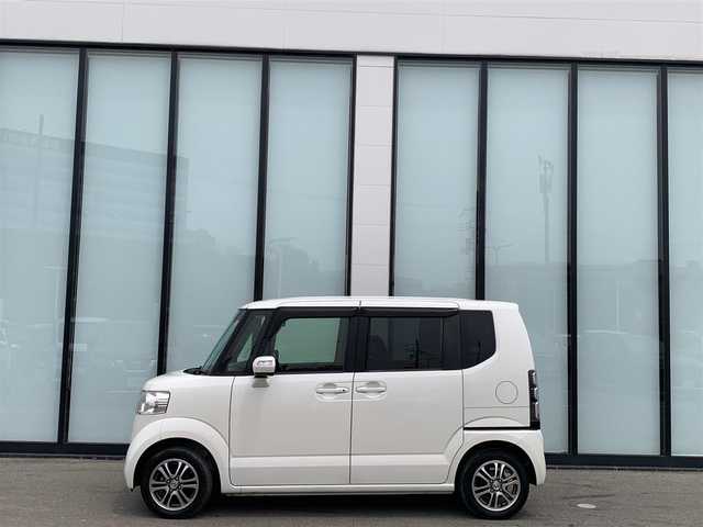 ホンダ Ｎ ＢＯＸ SSパッケージ 大阪府 2015(平27)年 5.6万km プレミアムホワイトパール あんしんパッケージ/・シティブレーキアクティブシステム/・前席用i-サイドエアバッグシステム〈容量変化タイプ〉/・サイドカーテンエアバッグシステム〈前席/後席対応〉）/純正メモリナビ/   TV/CD/DVD/Bluetooth/バックカメラ/両側パワースライドドア/純正14インチアルミホイール/アイドリングストップ/プッシュスタート/スマートキー/横滑り防止装置/ETC /ステアリングスイッチ/純正フロアマット