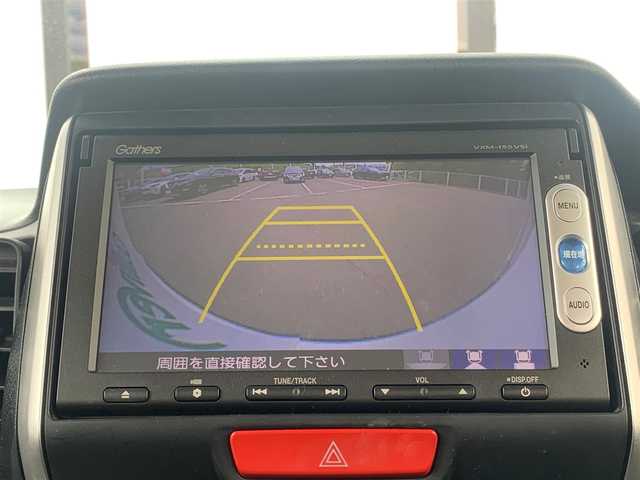 ホンダ Ｎ ＢＯＸ SSパッケージ 大阪府 2015(平27)年 5.6万km プレミアムホワイトパール あんしんパッケージ/・シティブレーキアクティブシステム/・前席用i-サイドエアバッグシステム〈容量変化タイプ〉/・サイドカーテンエアバッグシステム〈前席/後席対応〉）/純正メモリナビ/   TV/CD/DVD/Bluetooth/バックカメラ/両側パワースライドドア/純正14インチアルミホイール/アイドリングストップ/プッシュスタート/スマートキー/横滑り防止装置/ETC /ステアリングスイッチ/純正フロアマット