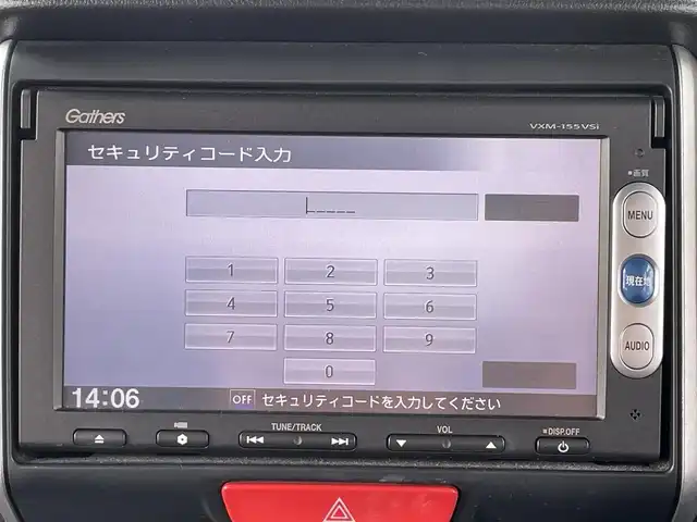 ホンダ Ｎ ＢＯＸ SSパッケージ 兵庫県 2015(平27)年 5.6万km プレミアムホワイトパール (株)IDOMが運営する【じしゃロン神戸名谷店】の自社ローン専用車両になりますこちらは現金またはオートローンご利用時の価格です。自社ローンご希望の方は別途その旨お申付け下さい。/あんしんパッケージ/・シティブレーキアクティブシステム/・前席用i-サイドエアバッグシステム〈容量変化タイプ〉/・サイドカーテンエアバッグシステム〈前席/後席対応〉）/純正メモリナビ/   TV/CD/DVD/Bluetooth/バックカメラ/両側パワースライドドア/純正14インチアルミホイール/アイドリングストップ/プッシュスタート/スマートキー/横滑り防止装置/ETC /ステアリングスイッチ/純正フロアマット