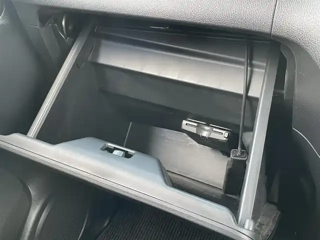 ホンダ Ｎ ＢＯＸ SSパッケージ 兵庫県 2015(平27)年 5.6万km プレミアムホワイトパール (株)IDOMが運営する【じしゃロン神戸名谷店】の自社ローン専用車両になりますこちらは現金またはオートローンご利用時の価格です。自社ローンご希望の方は別途その旨お申付け下さい。/あんしんパッケージ/・シティブレーキアクティブシステム/・前席用i-サイドエアバッグシステム〈容量変化タイプ〉/・サイドカーテンエアバッグシステム〈前席/後席対応〉）/純正メモリナビ/   TV/CD/DVD/Bluetooth/バックカメラ/両側パワースライドドア/純正14インチアルミホイール/アイドリングストップ/プッシュスタート/スマートキー/横滑り防止装置/ETC /ステアリングスイッチ/純正フロアマット