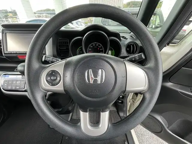 ホンダ Ｎ ＢＯＸ SSパッケージ 兵庫県 2015(平27)年 5.6万km プレミアムホワイトパール (株)IDOMが運営する【じしゃロン神戸名谷店】の自社ローン専用車両になりますこちらは現金またはオートローンご利用時の価格です。自社ローンご希望の方は別途その旨お申付け下さい。/あんしんパッケージ/・シティブレーキアクティブシステム/・前席用i-サイドエアバッグシステム〈容量変化タイプ〉/・サイドカーテンエアバッグシステム〈前席/後席対応〉）/純正メモリナビ/   TV/CD/DVD/Bluetooth/バックカメラ/両側パワースライドドア/純正14インチアルミホイール/アイドリングストップ/プッシュスタート/スマートキー/横滑り防止装置/ETC /ステアリングスイッチ/純正フロアマット