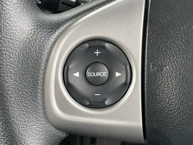 ホンダ Ｎ ＢＯＸ SSパッケージ 兵庫県 2015(平27)年 5.6万km プレミアムホワイトパール (株)IDOMが運営する【じしゃロン神戸名谷店】の自社ローン専用車両になりますこちらは現金またはオートローンご利用時の価格です。自社ローンご希望の方は別途その旨お申付け下さい。/あんしんパッケージ/・シティブレーキアクティブシステム/・前席用i-サイドエアバッグシステム〈容量変化タイプ〉/・サイドカーテンエアバッグシステム〈前席/後席対応〉）/純正メモリナビ/   TV/CD/DVD/Bluetooth/バックカメラ/両側パワースライドドア/純正14インチアルミホイール/アイドリングストップ/プッシュスタート/スマートキー/横滑り防止装置/ETC /ステアリングスイッチ/純正フロアマット