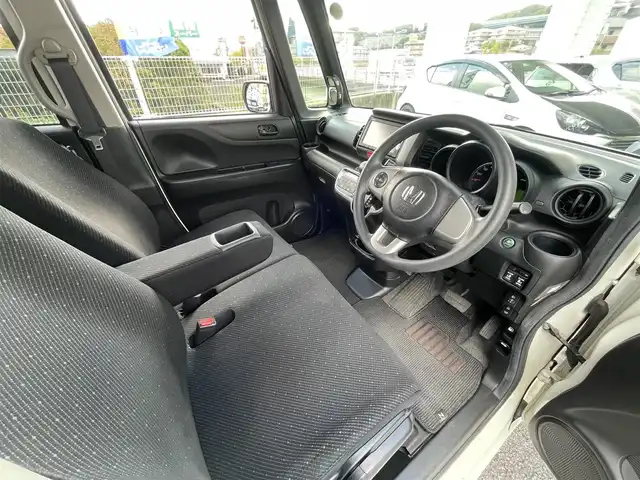 ホンダ Ｎ ＢＯＸ SSパッケージ 兵庫県 2015(平27)年 5.6万km プレミアムホワイトパール (株)IDOMが運営する【じしゃロン神戸名谷店】の自社ローン専用車両になりますこちらは現金またはオートローンご利用時の価格です。自社ローンご希望の方は別途その旨お申付け下さい。/あんしんパッケージ/・シティブレーキアクティブシステム/・前席用i-サイドエアバッグシステム〈容量変化タイプ〉/・サイドカーテンエアバッグシステム〈前席/後席対応〉）/純正メモリナビ/   TV/CD/DVD/Bluetooth/バックカメラ/両側パワースライドドア/純正14インチアルミホイール/アイドリングストップ/プッシュスタート/スマートキー/横滑り防止装置/ETC /ステアリングスイッチ/純正フロアマット