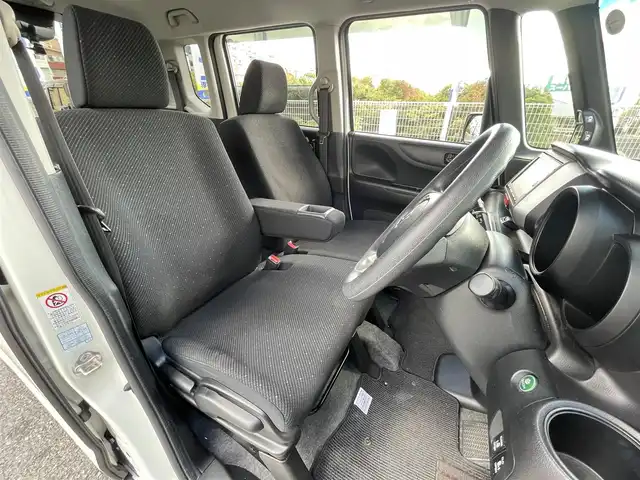 ホンダ Ｎ ＢＯＸ SSパッケージ 兵庫県 2015(平27)年 5.6万km プレミアムホワイトパール (株)IDOMが運営する【じしゃロン神戸名谷店】の自社ローン専用車両になりますこちらは現金またはオートローンご利用時の価格です。自社ローンご希望の方は別途その旨お申付け下さい。/あんしんパッケージ/・シティブレーキアクティブシステム/・前席用i-サイドエアバッグシステム〈容量変化タイプ〉/・サイドカーテンエアバッグシステム〈前席/後席対応〉）/純正メモリナビ/   TV/CD/DVD/Bluetooth/バックカメラ/両側パワースライドドア/純正14インチアルミホイール/アイドリングストップ/プッシュスタート/スマートキー/横滑り防止装置/ETC /ステアリングスイッチ/純正フロアマット