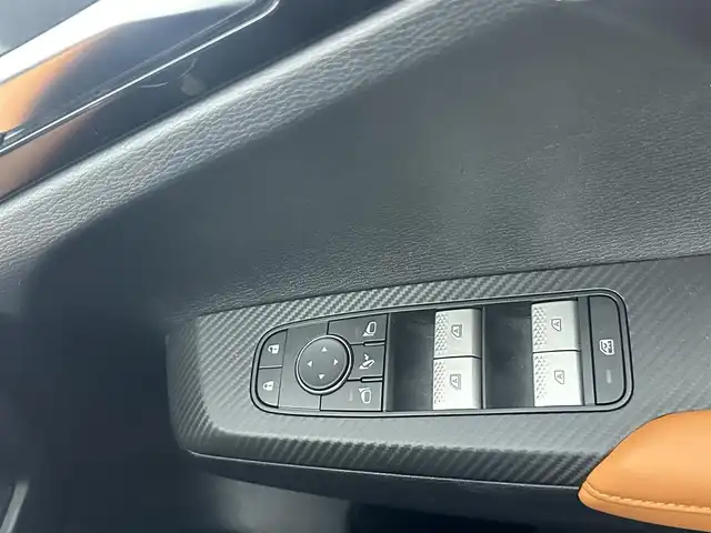 三菱 アウトランダー ＰＨＥＶ P 愛知県 2022(令4)年 1.1万km ブラックダイヤモンド サンルーフ　/全方位カメラ　/ＢＯＳＥサウンド　/置くだけ充電　/ルーフレール　/パワーバックドア　/前後シートヒーター　/レーザーシート　/ＨＵＤ　/ＢＳＭ　/ＥＴＣ２．０　/アルミホイール　/ＬＥＤライト　/ソナー