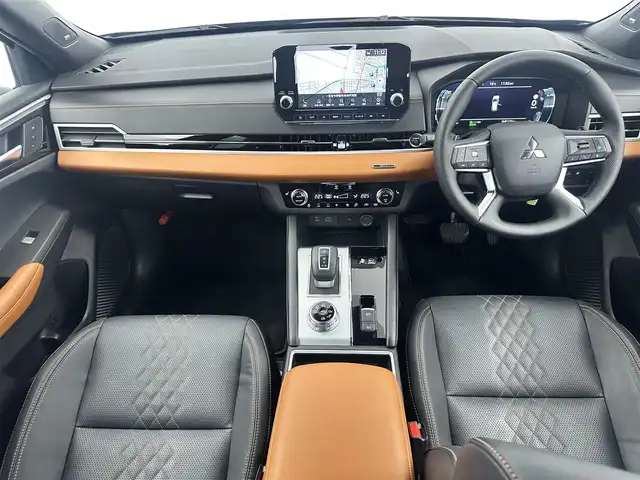 三菱 アウトランダー ＰＨＥＶ P 愛知県 2022(令4)年 1.1万km ブラックダイヤモンド サンルーフ　/全方位カメラ　/ＢＯＳＥサウンド　/置くだけ充電　/ルーフレール　/パワーバックドア　/前後シートヒーター　/レーザーシート　/ＨＵＤ　/ＢＳＭ　/ＥＴＣ２．０　/アルミホイール　/ＬＥＤライト　/ソナー