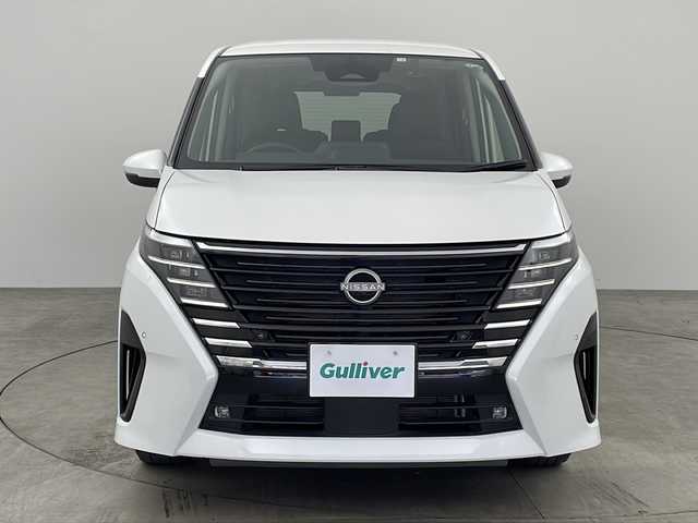 日産 セレナ ハイウェイスター V 兵庫県 2023(令5)年 3.7万km プリズムホワイト ・純正9インチナビ&TV&BT&HDMI&SD/・両側パワースライドドア/・ハンズフリースライドドア/・プロパイロット/・エマージェンシーブレーキ/・前後コーナーセンサー/・ブラインドスポットモニター/・ハーフレザーシート/・LEDオートライト/・オートマチックハイビーム/・バックカメラ/・パドルシフト/・ビルトインETC/・純正16インチAW/・社外フロアマット/・電動パーキングブレーキ/・ブレーキホールド/・アイドリングストップ/・スペアキー/・カーテンエアバック