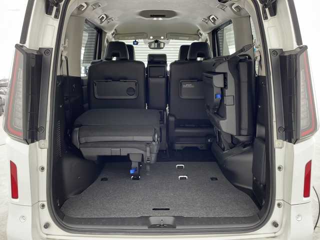 日産 セレナ ハイウェイスター V 兵庫県 2023(令5)年 3.7万km プリズムホワイト ・純正9インチナビ&TV&BT&HDMI&SD/・両側パワースライドドア/・ハンズフリースライドドア/・プロパイロット/・エマージェンシーブレーキ/・前後コーナーセンサー/・ブラインドスポットモニター/・ハーフレザーシート/・LEDオートライト/・オートマチックハイビーム/・バックカメラ/・パドルシフト/・ビルトインETC/・純正16インチAW/・社外フロアマット/・電動パーキングブレーキ/・ブレーキホールド/・アイドリングストップ/・スペアキー/・カーテンエアバック