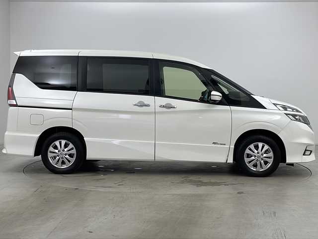 日産 セレナ ハイウェイスター Vセレクション 道央・札幌 2017(平29)年 7.5万km ブリリアントホワイトパール ・4WD/・ワンオーナー/・寒冷地仕様/・純正ナビ&フルセグ&CD&DVD&SD&USB&BT/・プロパイロット/・エマージェンシーブレーキ/・後側方衝突防止支援システム/・標識検知機能/・駐車支援機能/・パーキングアシスト/・レーダークルーズコントロール/・全方位モニター/・両側パワースライドドア/・ハンズフリースライドドア/・純正フリップダウンモニター/・純正デジタルインナーミラー/・社外ドライブレコーダー/・ドアミラーヒーター/・ビルトインETC/・オートライト/・LEDヘッドライト/・フォグランプ/・プッシュスタート/・アイドリングストップ/・スマートキー/・スペアキー/・横滑り防止