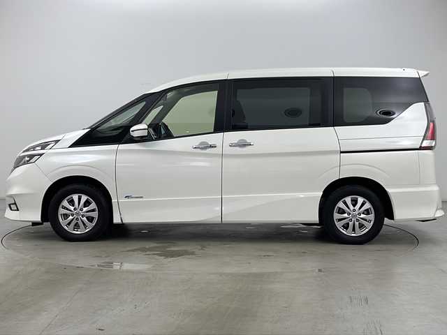 日産 セレナ ハイウェイスター Vセレクション 道央・札幌 2017(平29)年 7.5万km ブリリアントホワイトパール ・4WD/・ワンオーナー/・寒冷地仕様/・純正ナビ&フルセグ&CD&DVD&SD&USB&BT/・プロパイロット/・エマージェンシーブレーキ/・後側方衝突防止支援システム/・標識検知機能/・駐車支援機能/・パーキングアシスト/・レーダークルーズコントロール/・全方位モニター/・両側パワースライドドア/・ハンズフリースライドドア/・純正フリップダウンモニター/・純正デジタルインナーミラー/・社外ドライブレコーダー/・ドアミラーヒーター/・ビルトインETC/・オートライト/・LEDヘッドライト/・フォグランプ/・プッシュスタート/・アイドリングストップ/・スマートキー/・スペアキー/・横滑り防止