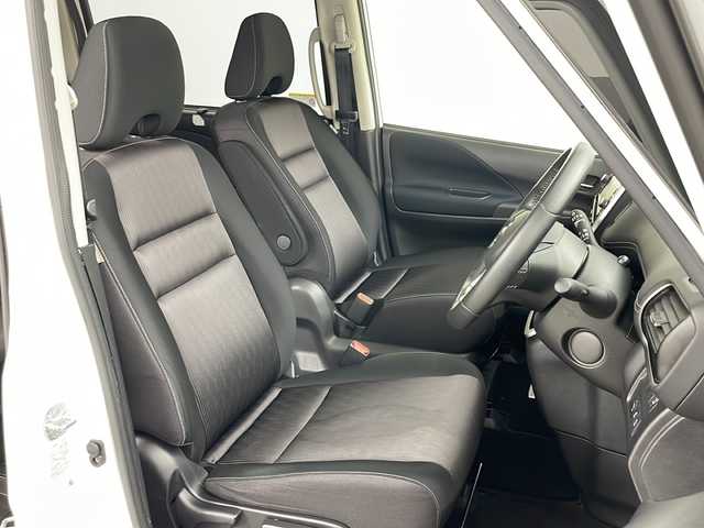 日産 セレナ ハイウェイスター Vセレクション 道央・札幌 2017(平29)年 7.5万km ブリリアントホワイトパール ・4WD/・ワンオーナー/・寒冷地仕様/・純正ナビ&フルセグ&CD&DVD&SD&USB&BT/・プロパイロット/・エマージェンシーブレーキ/・後側方衝突防止支援システム/・標識検知機能/・駐車支援機能/・パーキングアシスト/・レーダークルーズコントロール/・全方位モニター/・両側パワースライドドア/・ハンズフリースライドドア/・純正フリップダウンモニター/・純正デジタルインナーミラー/・社外ドライブレコーダー/・ドアミラーヒーター/・ビルトインETC/・オートライト/・LEDヘッドライト/・フォグランプ/・プッシュスタート/・アイドリングストップ/・スマートキー/・スペアキー/・横滑り防止