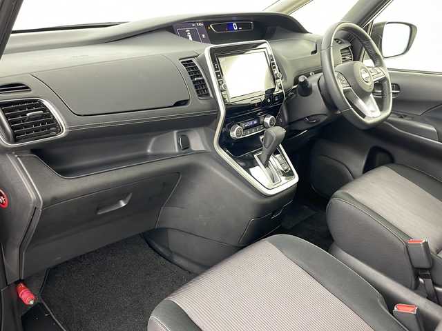 日産 セレナ ハイウェイスター Vセレクション 道央・札幌 2017(平29)年 7.5万km ブリリアントホワイトパール ・4WD/・ワンオーナー/・寒冷地仕様/・純正ナビ&フルセグ&CD&DVD&SD&USB&BT/・プロパイロット/・エマージェンシーブレーキ/・後側方衝突防止支援システム/・標識検知機能/・駐車支援機能/・パーキングアシスト/・レーダークルーズコントロール/・全方位モニター/・両側パワースライドドア/・ハンズフリースライドドア/・純正フリップダウンモニター/・純正デジタルインナーミラー/・社外ドライブレコーダー/・ドアミラーヒーター/・ビルトインETC/・オートライト/・LEDヘッドライト/・フォグランプ/・プッシュスタート/・アイドリングストップ/・スマートキー/・スペアキー/・横滑り防止