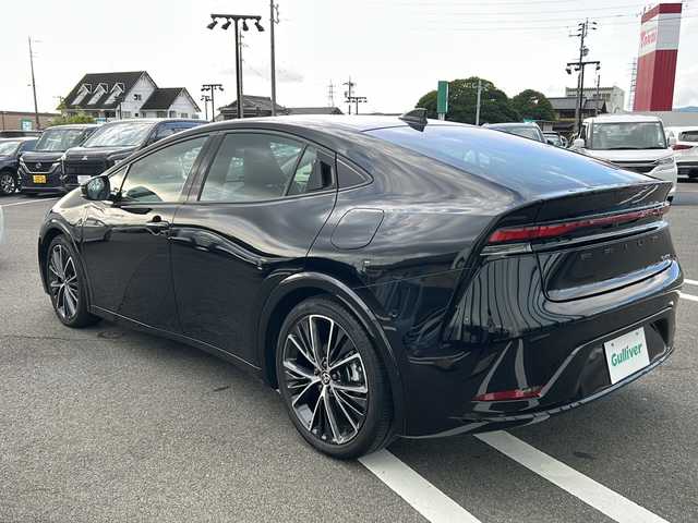 トヨタ プリウス Z 岐阜県 2024(令6)年 1.7万km アティチュードブラックマイカ 登録時走行距離16275km/ディスプレイオーディオ　/フルセグテレビ　/全方位カメラ　/ガラスルーフ　/コーナーセンサー前後　/電動リアゲート　/ETC2.0/ＬＥＤヘッドライト　/レーダークルーズ　/レザーシート　/パワーシート前席　/シートヒーター前席/エアシート前席/フルフラットシート/プッシュスタート/取扱説明書/パワーウィンドウ/パワーステアリング/スマートキー/エアコンAAC/Blue tooth可/USB入力端子/ドライブレコーダー前後/純正フロアマット/純正19アルミホイール/ABS/横滑り防止装置/盗難防止装置/レーンキープアシスト/オートライト/オートマチックハイビーム/エアバッグW/衝突被害軽減システム/ステアリングヒーター