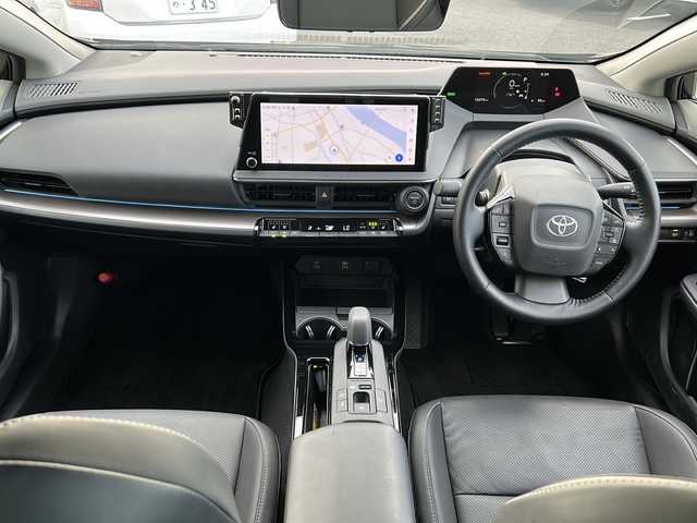 トヨタ プリウス Z 岐阜県 2024(令6)年 1.7万km アティチュードブラックマイカ 登録時走行距離16275km/ディスプレイオーディオ　/フルセグテレビ　/全方位カメラ　/ガラスルーフ　/コーナーセンサー前後　/電動リアゲート　/ETC2.0/ＬＥＤヘッドライト　/レーダークルーズ　/レザーシート　/パワーシート前席　/シートヒーター前席/エアシート前席/フルフラットシート/プッシュスタート/取扱説明書/パワーウィンドウ/パワーステアリング/スマートキー/エアコンAAC/Blue tooth可/USB入力端子/ドライブレコーダー前後/純正フロアマット/純正19アルミホイール/ABS/横滑り防止装置/盗難防止装置/レーンキープアシスト/オートライト/オートマチックハイビーム/エアバッグW/衝突被害軽減システム/ステアリングヒーター