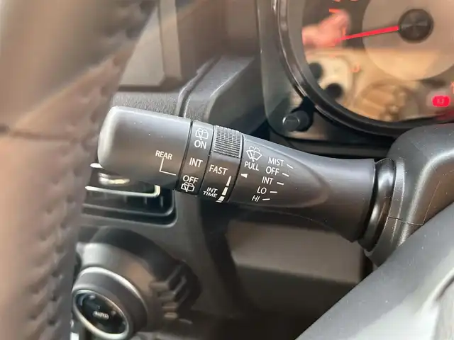 スズキ ジムニー ノマド FC 愛知県 2025(令7)年 0.1万km未満 黒 登録済未使用者/4WD/スズキセーフティサポート/デュアルブレーキサポート/・誤発進抑制機能/・ふらつき警報機能/・標識認識機能/・先行車発進お知らせ機能/・レーダークルーズコントロール/前席シートヒーター/純正フロアマット/LEDヘッドライト/ドアミラーヒーター/スマートキー/プッシュスタート/取説、保証書/スペアキー
