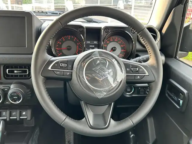 スズキ ジムニー ノマド FC 愛知県 2025(令7)年 0.1万km未満 黒 登録済未使用者/4WD/スズキセーフティサポート/デュアルブレーキサポート/・誤発進抑制機能/・ふらつき警報機能/・標識認識機能/・先行車発進お知らせ機能/・レーダークルーズコントロール/前席シートヒーター/純正フロアマット/LEDヘッドライト/ドアミラーヒーター/スマートキー/プッシュスタート/取説、保証書/スペアキー