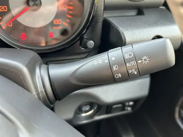 スズキ ジムニー ノマド FC 愛知県 2025(令7)年 0.1万km未満 黒 登録済未使用者/4WD/スズキセーフティサポート/デュアルブレーキサポート/・誤発進抑制機能/・ふらつき警報機能/・標識認識機能/・先行車発進お知らせ機能/・レーダークルーズコントロール/前席シートヒーター/純正フロアマット/LEDヘッドライト/ドアミラーヒーター/スマートキー/プッシュスタート/取説、保証書/スペアキー