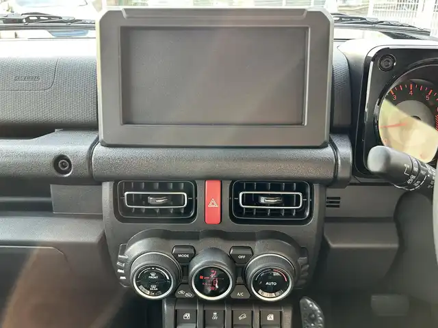 スズキ ジムニー ノマド FC 愛知県 2025(令7)年 0.1万km未満 黒 登録済未使用者/4WD/スズキセーフティサポート/デュアルブレーキサポート/・誤発進抑制機能/・ふらつき警報機能/・標識認識機能/・先行車発進お知らせ機能/・レーダークルーズコントロール/前席シートヒーター/純正フロアマット/LEDヘッドライト/ドアミラーヒーター/スマートキー/プッシュスタート/取説、保証書/スペアキー